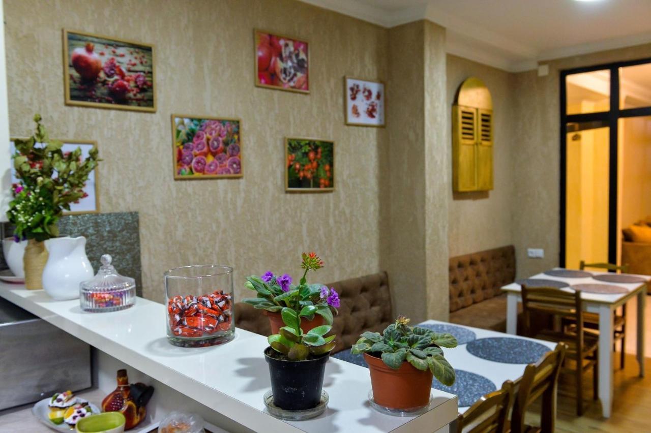 Pomegranate Hotel Kutaisi Exterior photo